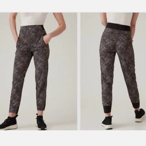 Athleta Trekkie North Jogger Kinetic Abstract Black Athletic Pants - Size 8